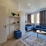 Apartment Cane