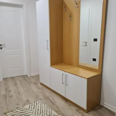 Cane تيرانا